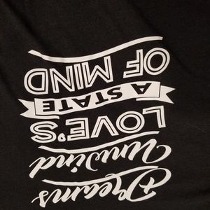 DREAMS UNWIND Graphic Tee